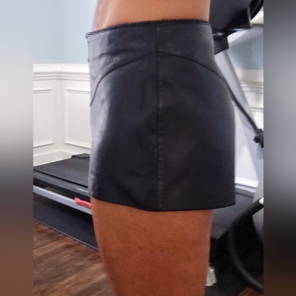 Buttery Soft Black Leather Shorts (size 10 but fits like a 6!) - Picture 8 of 8